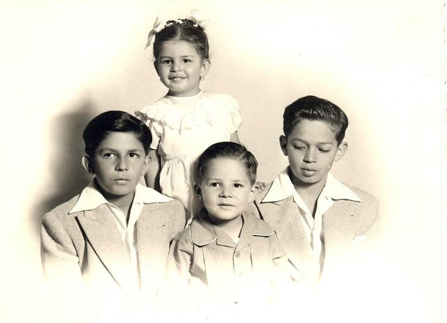 1948 Silvia, Javier, Luis Alberto y Héctor
